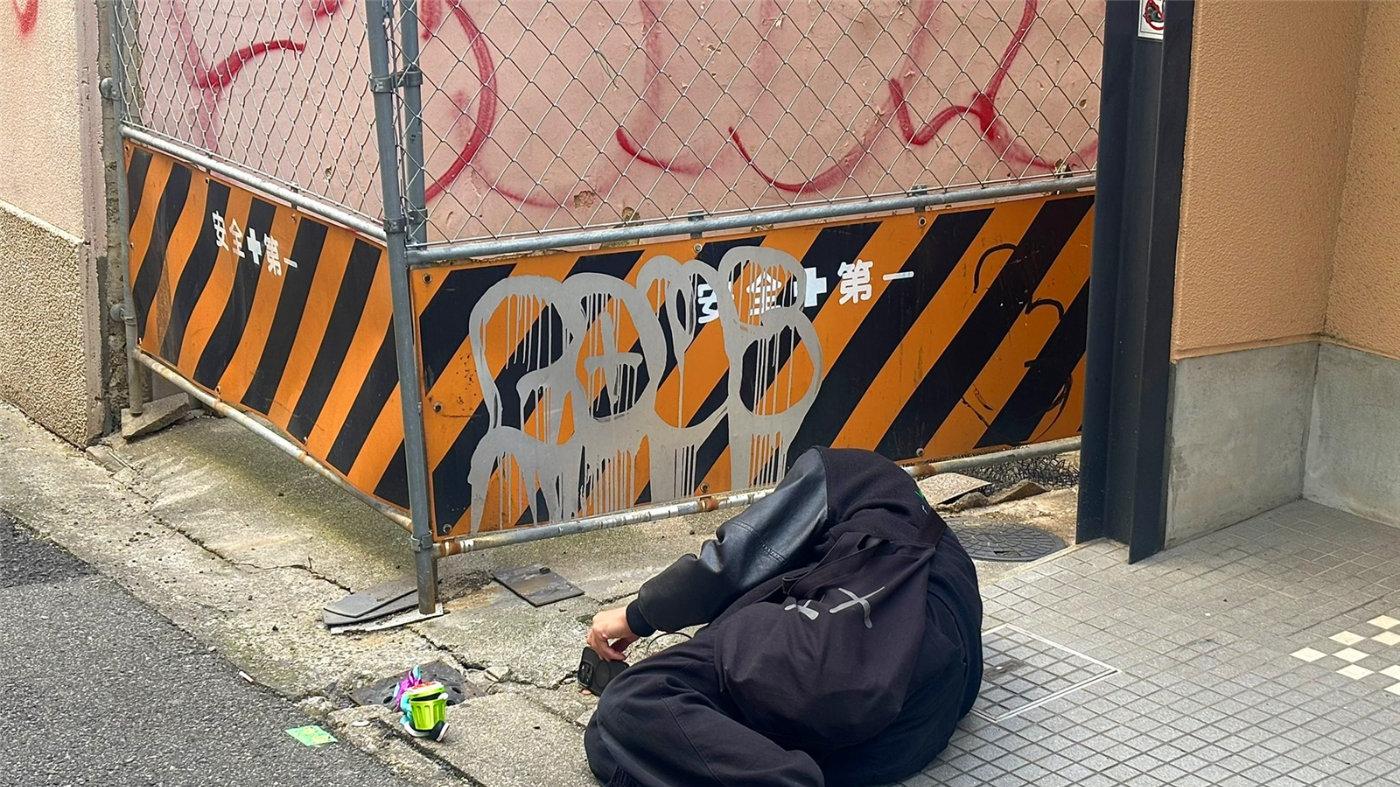 日本玩具模型设计师行为可疑，遭到警察盘查，结局皆大欢喜