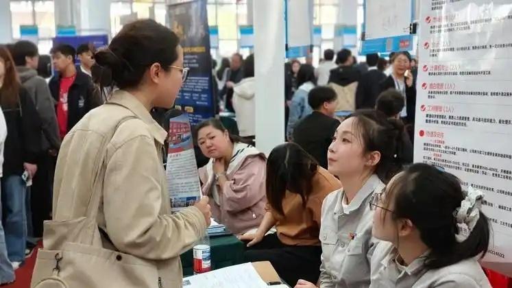 未雨绸缪，部分城市高中开始停招本科师范毕业生