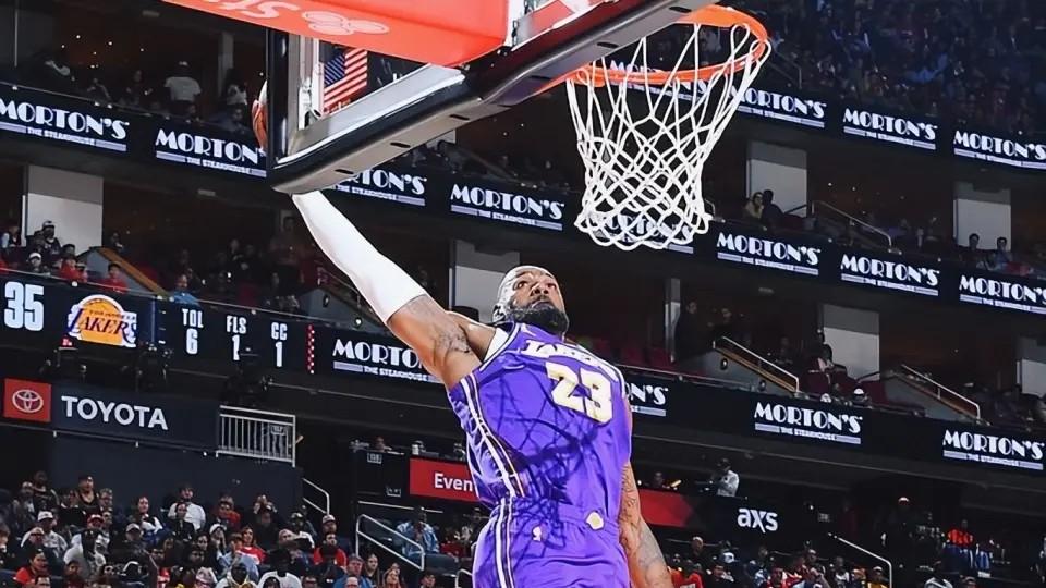 东契奇+里夫斯报销，41岁詹姆斯被迫单核带队，将比2018年更悲壮