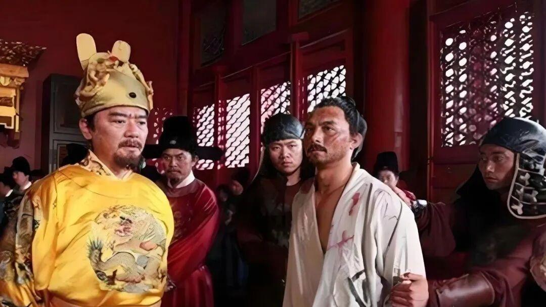 如何惩治监守自盗的贪官？明太祖: 剥皮实草，千刀万剐，五马分尸