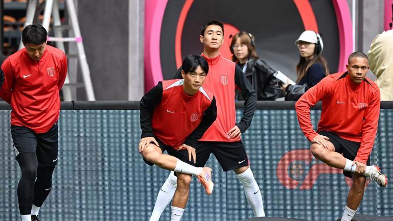 成都让了一个炮，铜梁龙趁机抢分！刘建业降温哲学，向余望隔空喊话