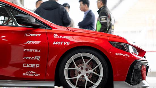 5.7s破百 广汽传祺推出影豹R N1赛车