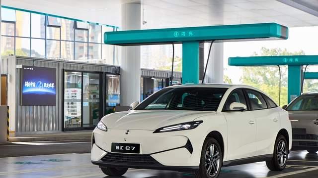 领汇e7上市售价9.58万起，搭载第二代刀片电池及闪充技术