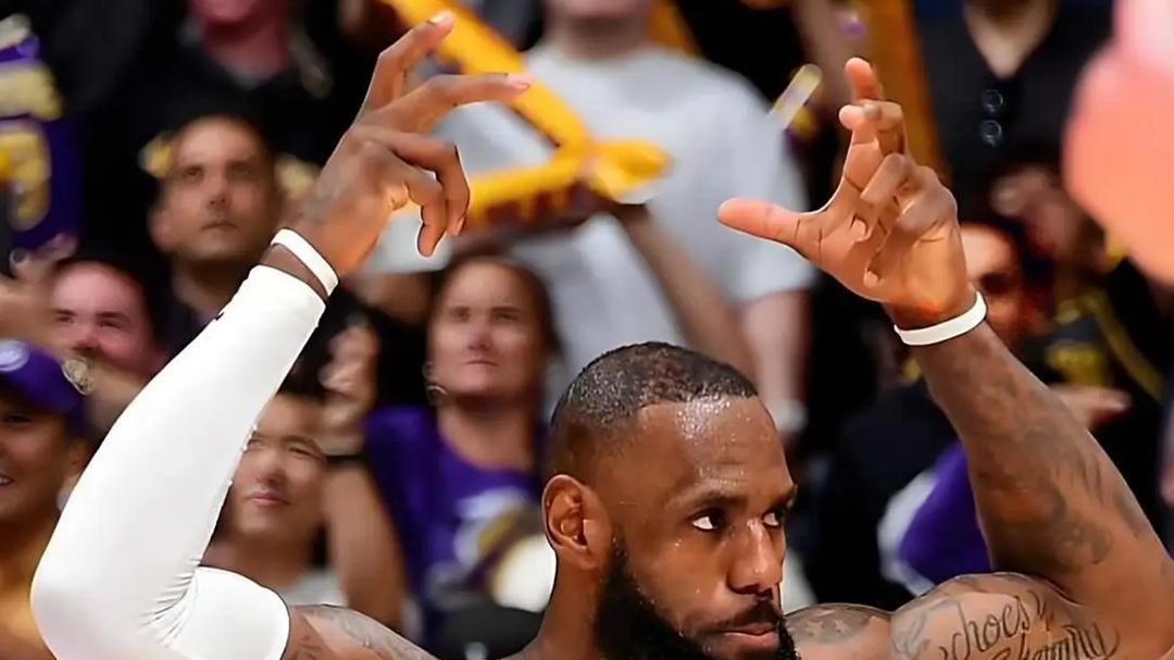 继詹姆斯后，库里正式确认无缘最佳阵容，NBA的旧时代即将落幕