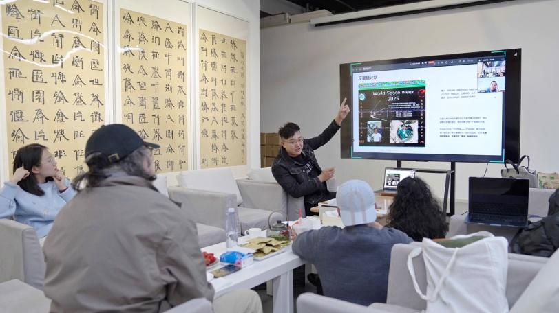 徐冰评郝锐昌：以社会能量与现场实践，开辟独立太空艺术新路径