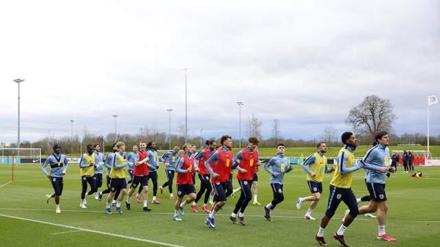 马奎尔母亲硬刚舆论“我就要发”，铁卫诠释“包羞忍耻是男儿”！