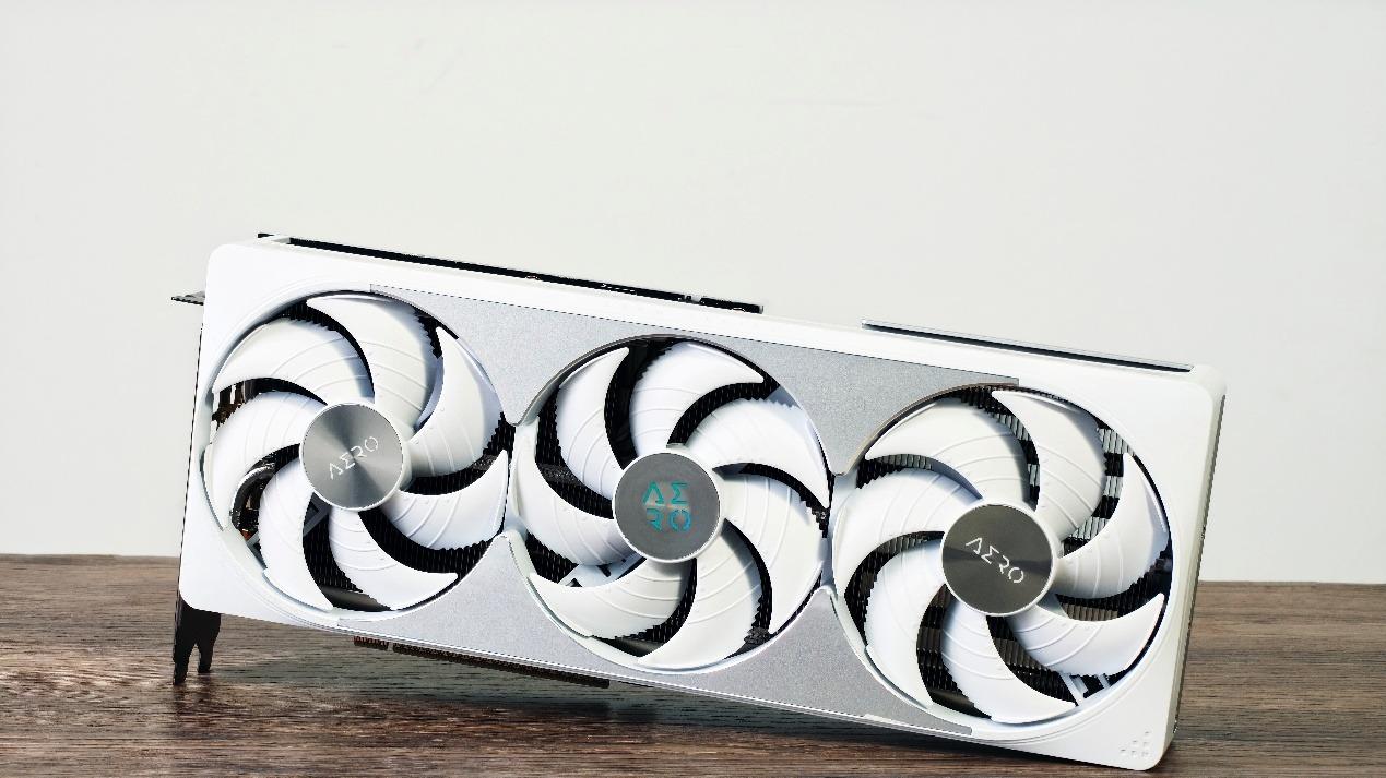 618 X3D毕业板：技嘉X870E X3D电竞冰雕主板