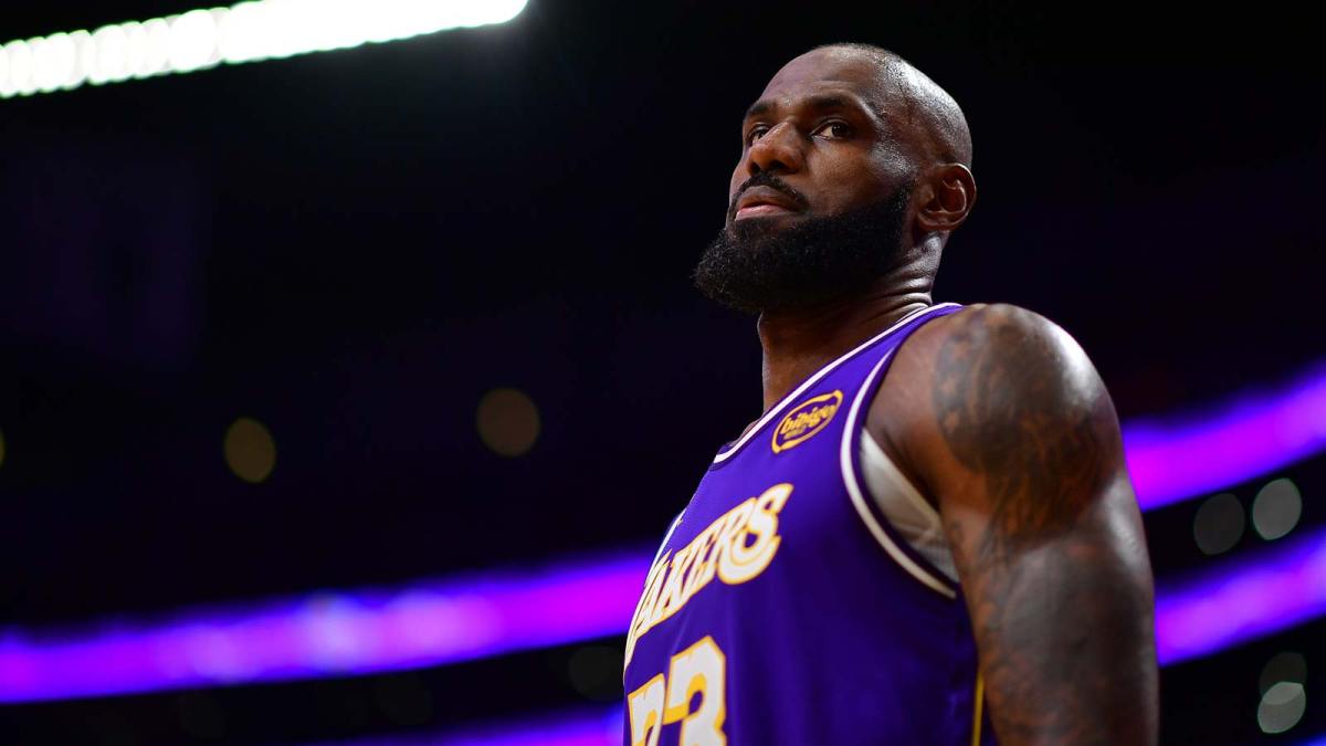 詹姆斯出战成疑，东契奇里夫斯双双缺阵，湖人三核仅剩老将苦撑