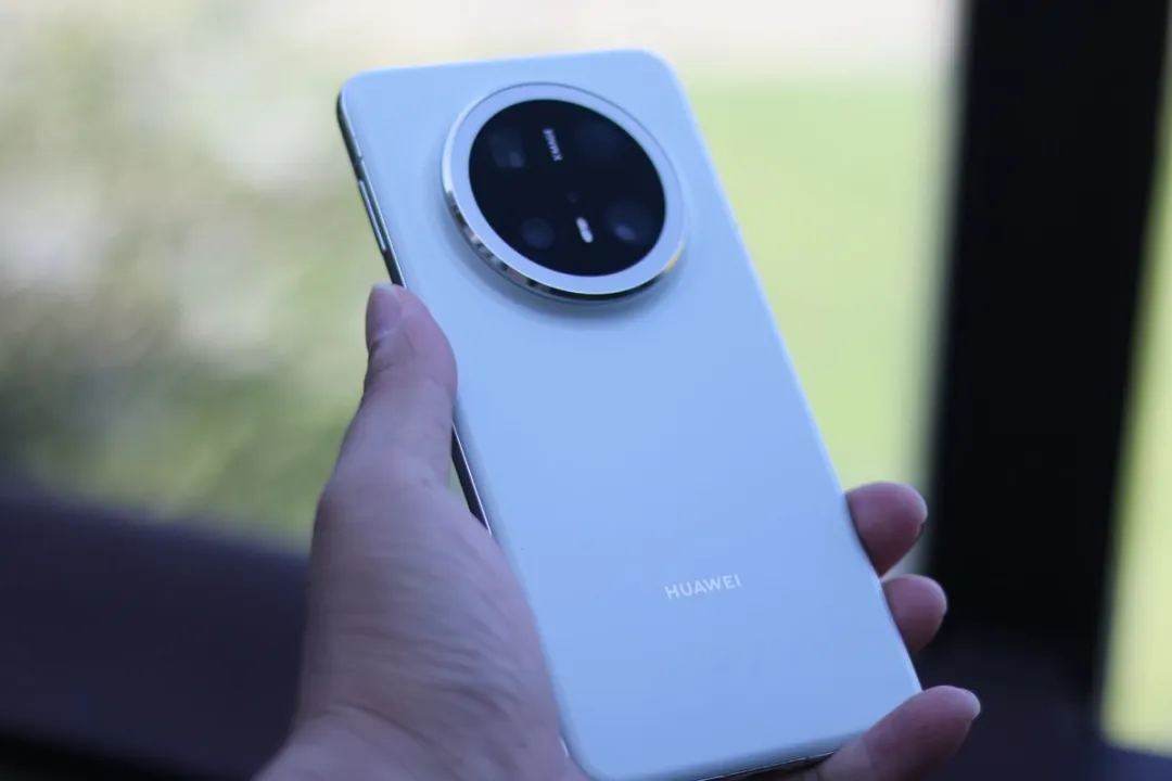 华为Mate70 Pro“用力太猛”，官方跳水2900元，顶配机型加速清仓