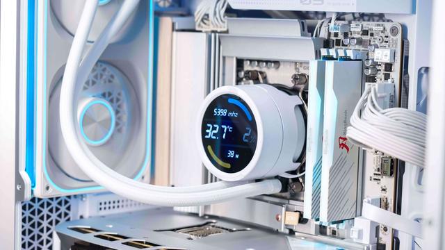 顶级银白全家桶丨乔思伯X400+5080+AERO主板，这套雪山美学咋样？