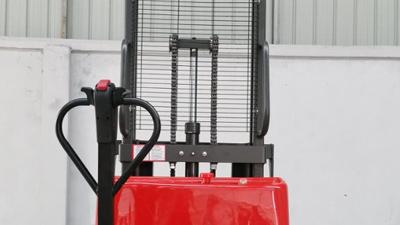 不懂就问 步行式电动堆高车能用几年？