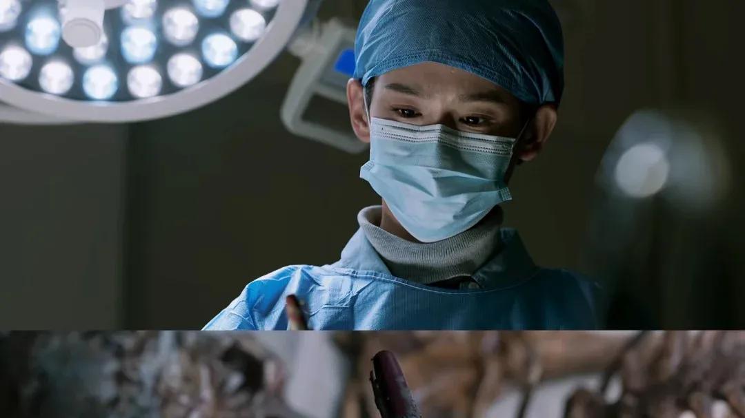 全网炸了！《隐身的名字》凭什么戳中所有女性？