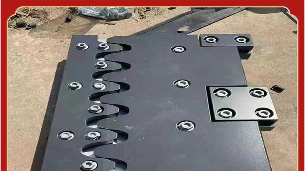 桥梁梳齿板伸缩缝，公路桥梁路面减震用多向变位梳齿板伸缩缝多少钱一米？