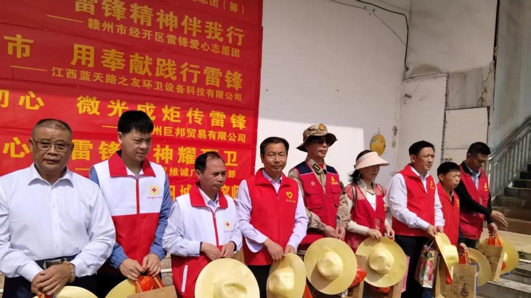 谢文淦爱心团三场公益之行 暖心致敬五一劳动节