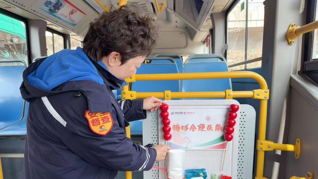 一线串两场，烟火满车厢！青岛巴士这条公交线吹响糖球会“集结号”