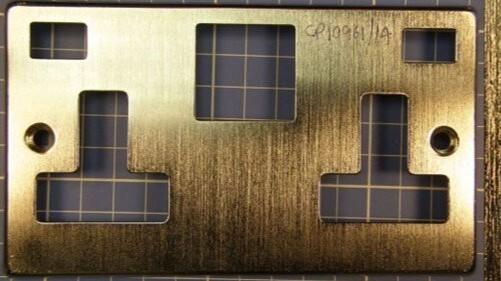 如何使用 ColorFlex EZ 45/0 LAV 测量粗糙金属表面？