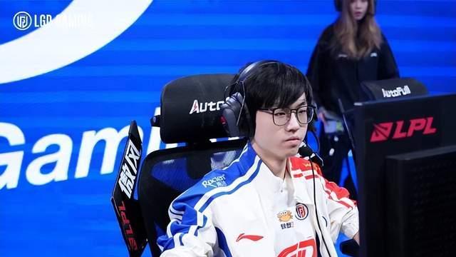 LPL第一赛段：无敌战舰BLG迎来首秀，德杯冠军IG遭遇AL强敌考验