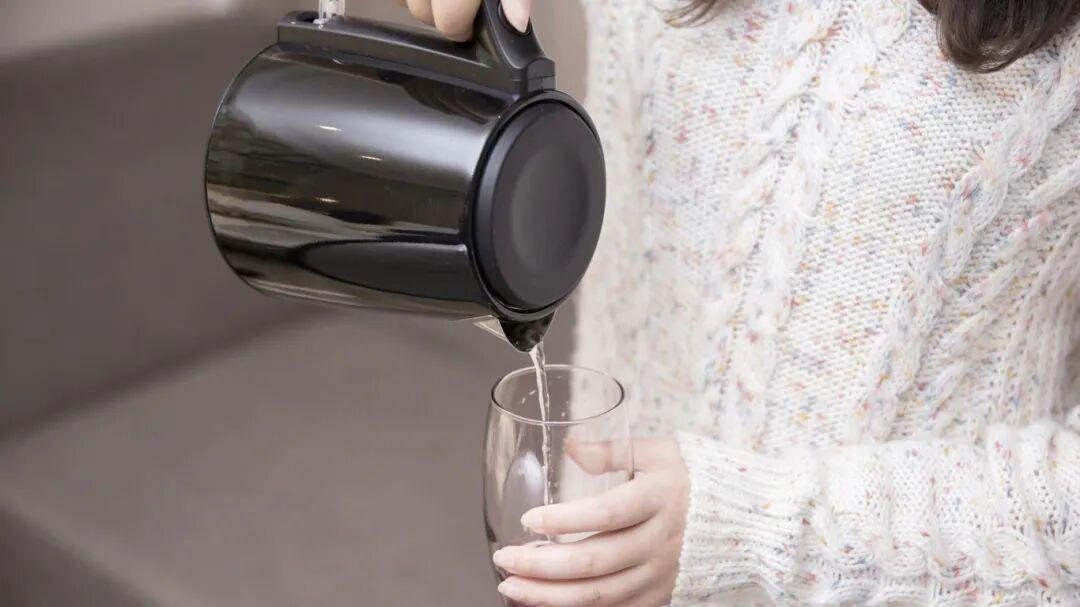 为什么感冒时医生会建议多喝水？