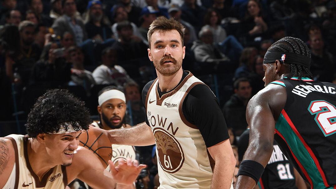 准绝杀一分险胜，送灰熊3连败！勇士末节净胜14分，上演17分逆转