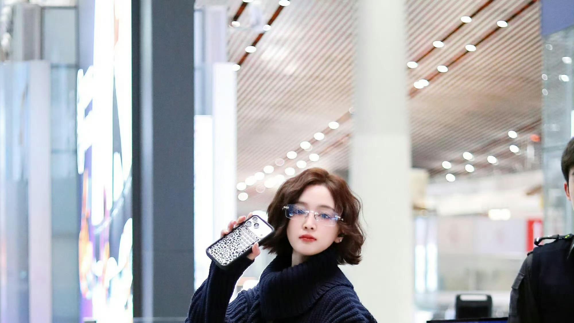 吴宣仪短发造型惊艳亮相，解锁时尚新魅力