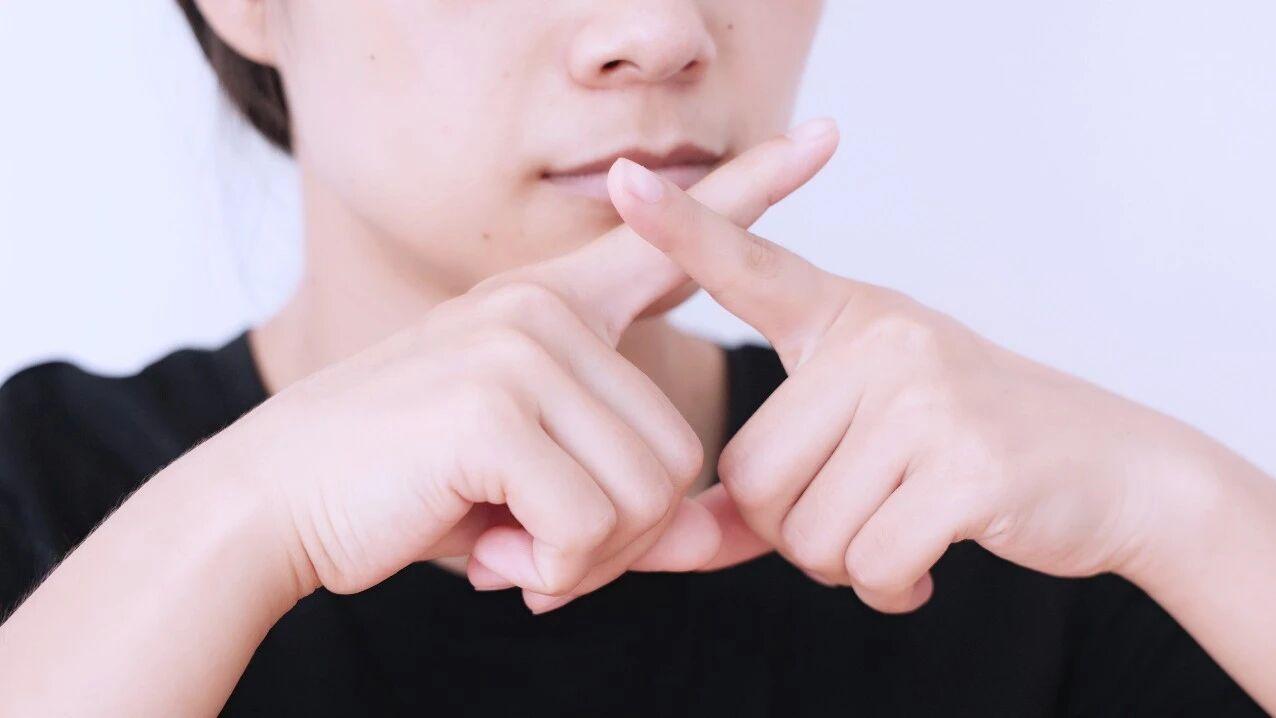 “肺部有癌，嘴巴先知”！嘴上出现这3种异常，千万不要掉以轻心