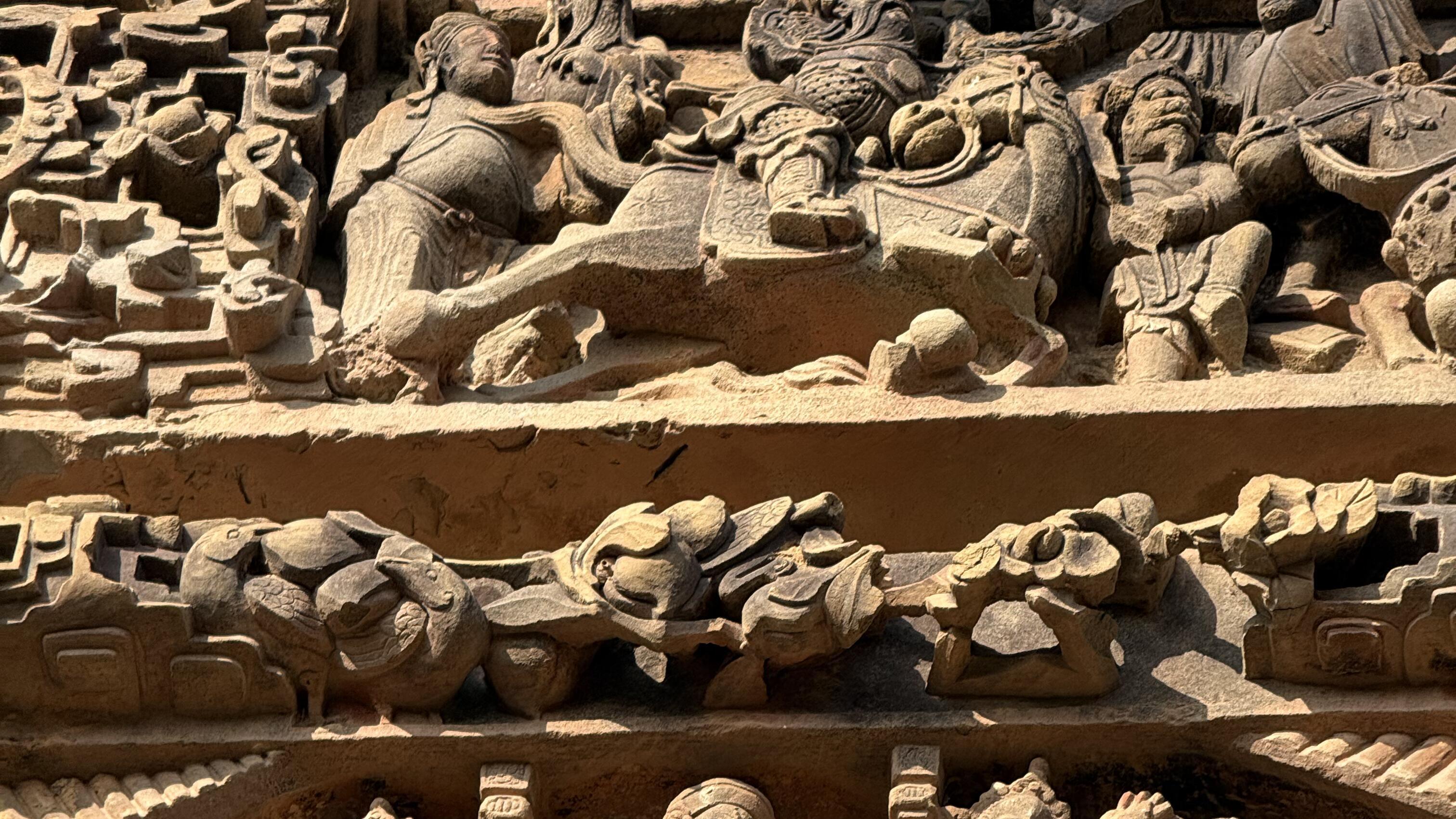 双堡牌坊四朝屹立，雕梁刻柱皆是传奇，背后故事满是心酸