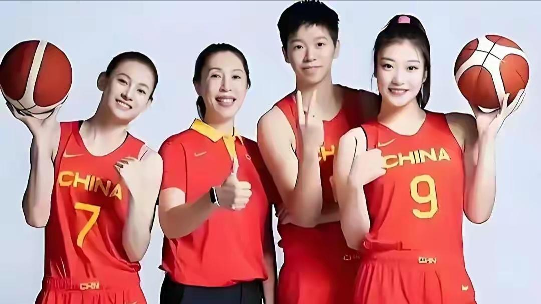 女篮晋级却令人担忧，长期集训被质疑，宫鲁鸣被球迷喊下课