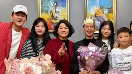 欧豪春节回平潭宴请宾客，住宽敞简洁大平层，聚会全程拿核桃在盘，34岁不婚的“清醒人生”