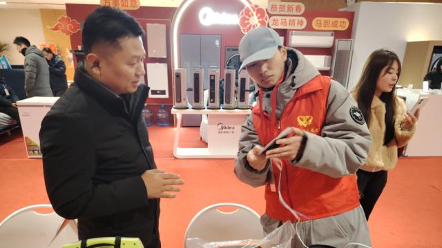 志愿暖银龄 同心贺新春——西安市心连心志愿者协会亮相2026西安迎新春银龄大集