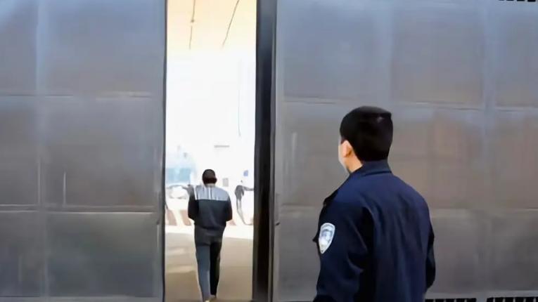 刑满释放：穿什么衣服开启新人生？