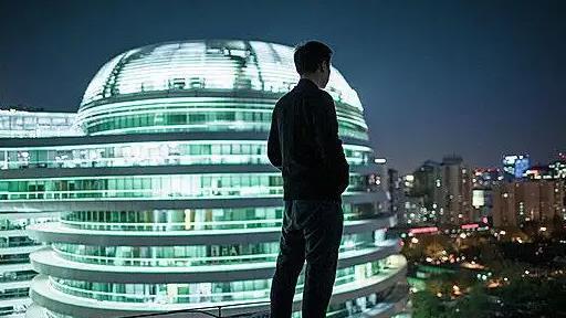 男子婚前撞见女友出轨，散布女友不雅视频后跳楼自杀，家属起诉警方不作为