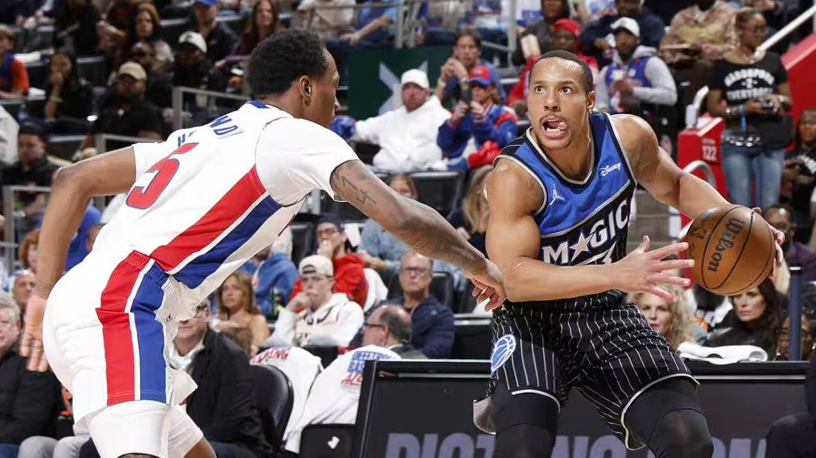 首场以下克上！魔术爆冷活塞大比分1-0 班凯罗23+9坎宁安39+5