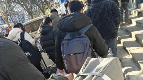 现在进厂要带多少衣被？