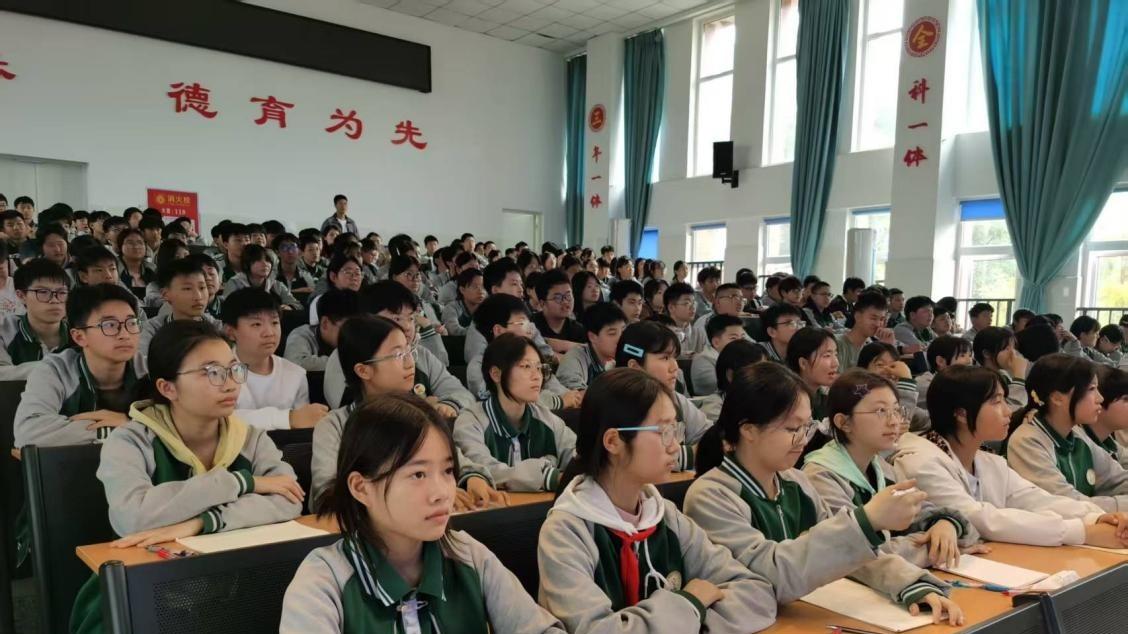 讲座为引 协同育人——吉利学院携手中学推动思政教育一体化走深走实
