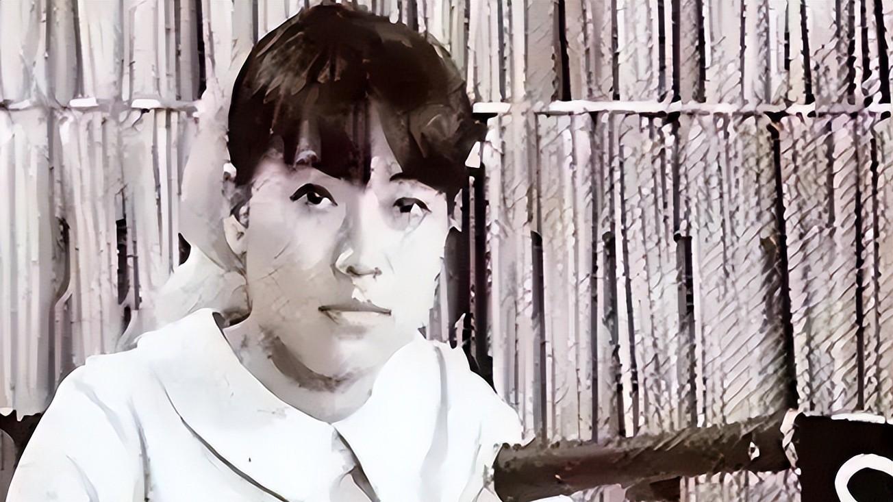 轮椅上的秦煌，周伯通笑不出来了，他连筷子都握不稳了。