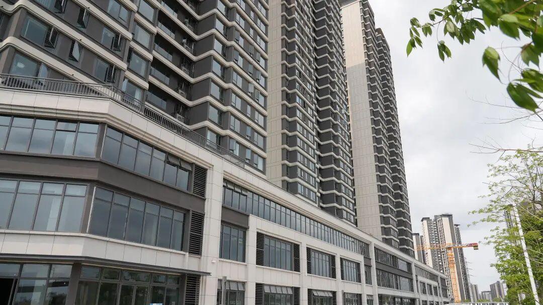 中山两小区交付五年无商超，居民无奈步行15分钟进村“打酱油”