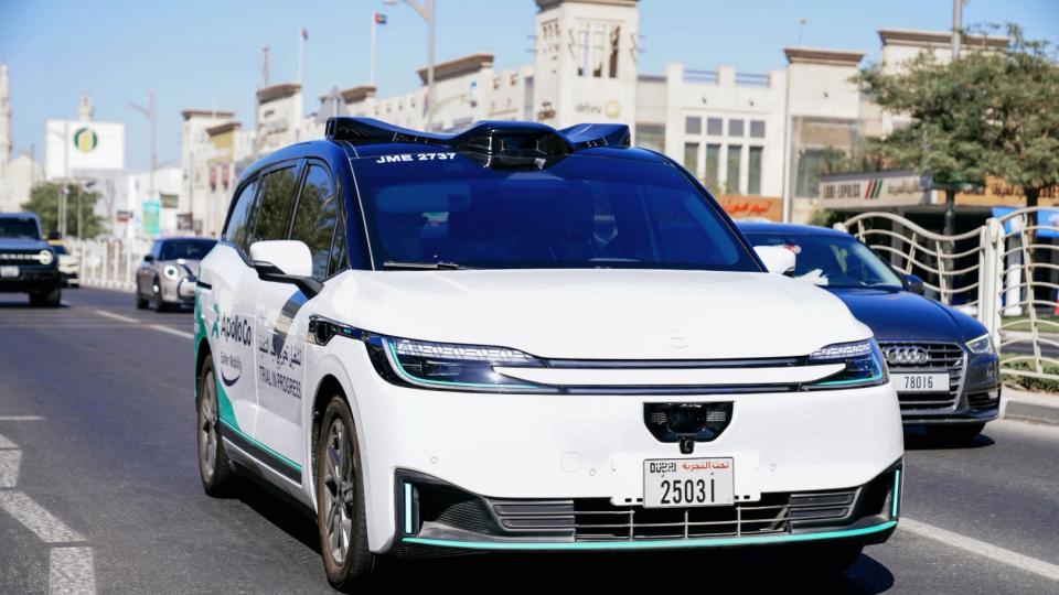 中国新质生产力出海驶入快车道：迪拜首个全无人测试许可“花落”萝卜快跑！