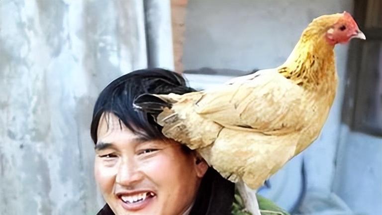 57岁大衣哥用一生证明：最好的婚姻不是钱，是有人记得你吃过的苦