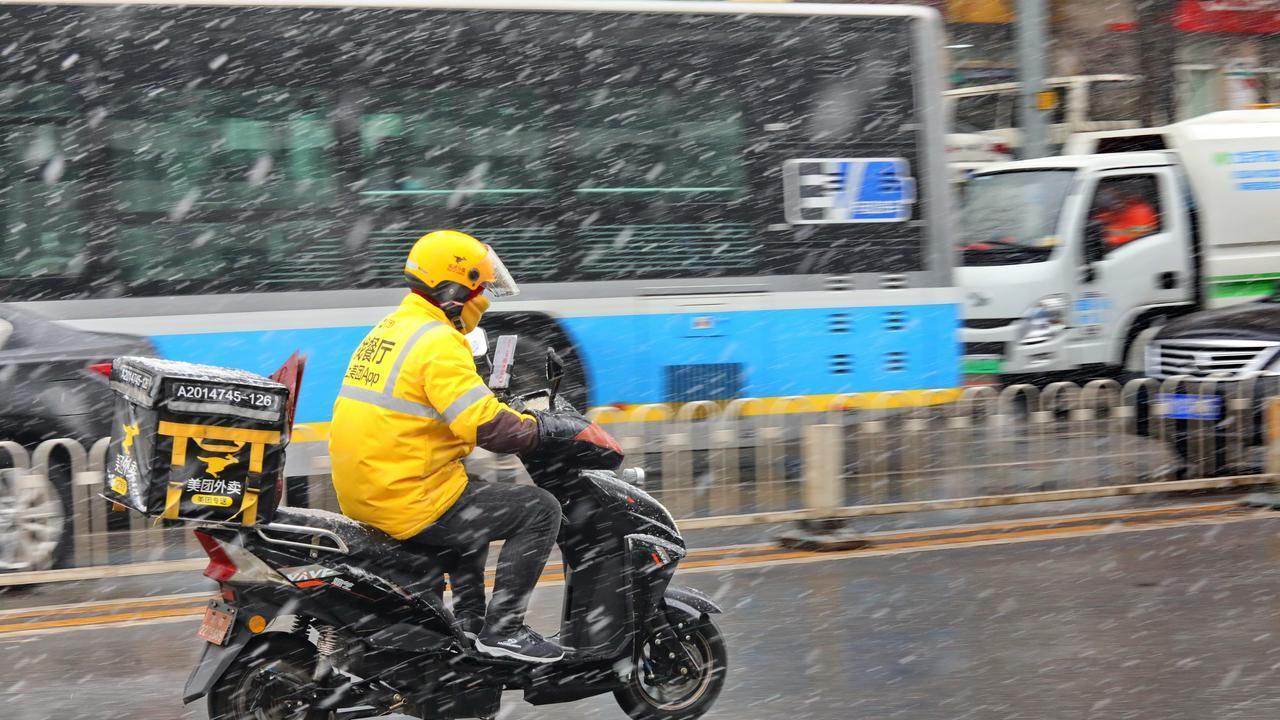 从年赚300亿到狂亏200亿，美团的生意还要遭受更大挑战