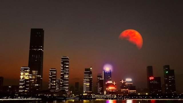 第1篇：血月契约