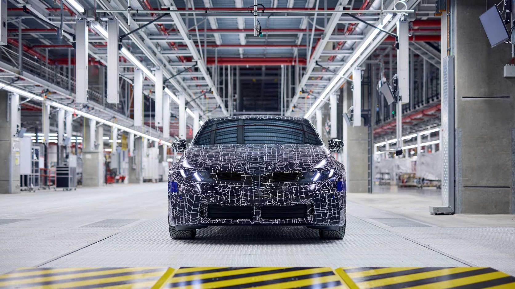 469马力+后驱精髓！新世代i3下线，宝马纯电的底盘终于对了