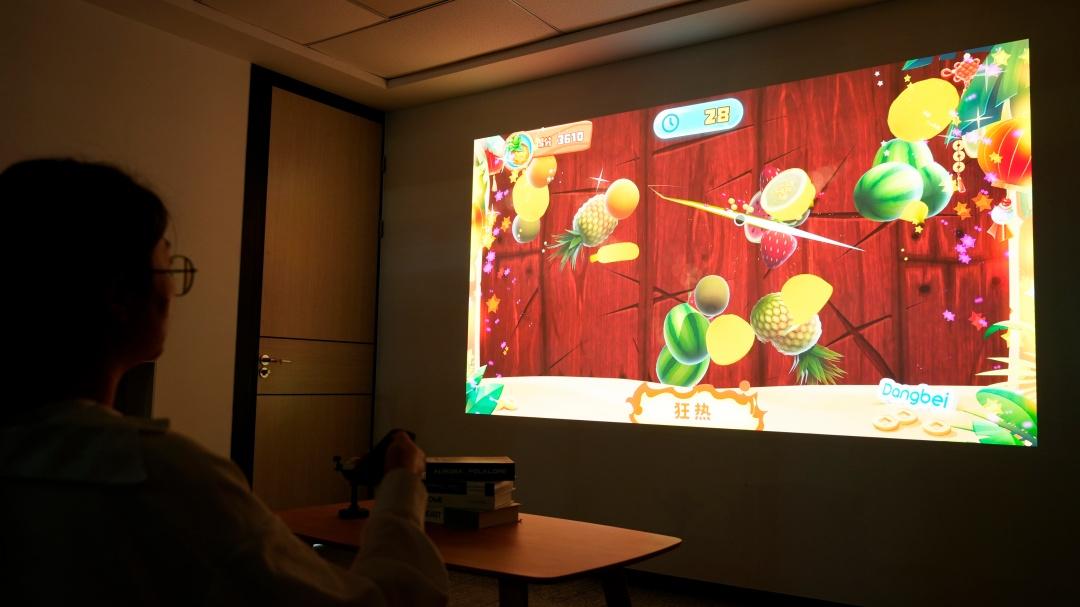 拒绝踩坑！2026客厅投影仪性价比天花板，当贝S7 Ultra Pro实测真香