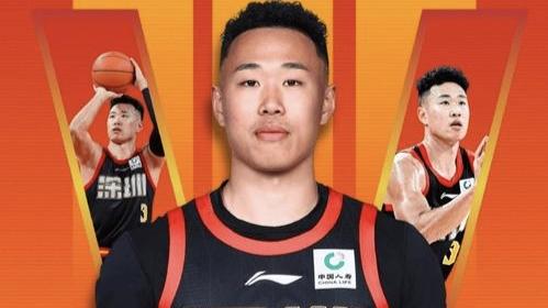 白边24分18板上海逆转深圳，贺希宁43分应该入选国家队