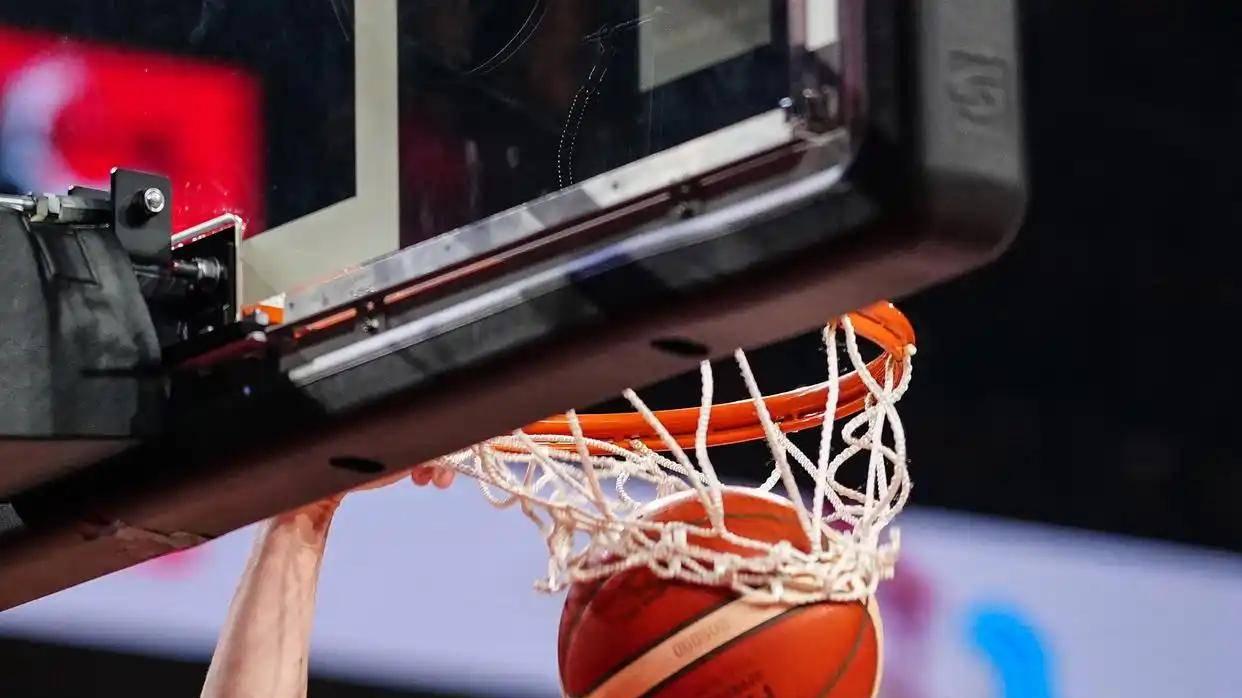 中国男篮客场逆转日本，“儿子娃娃”胡金秋首功