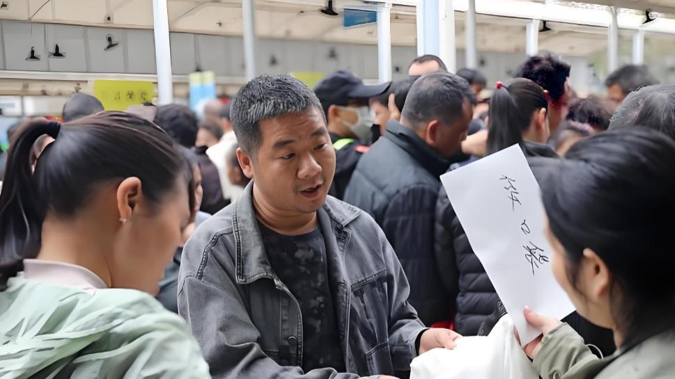 制衣村日薪600招不到人，背后真实原因曝光，网友：1天1000都不来