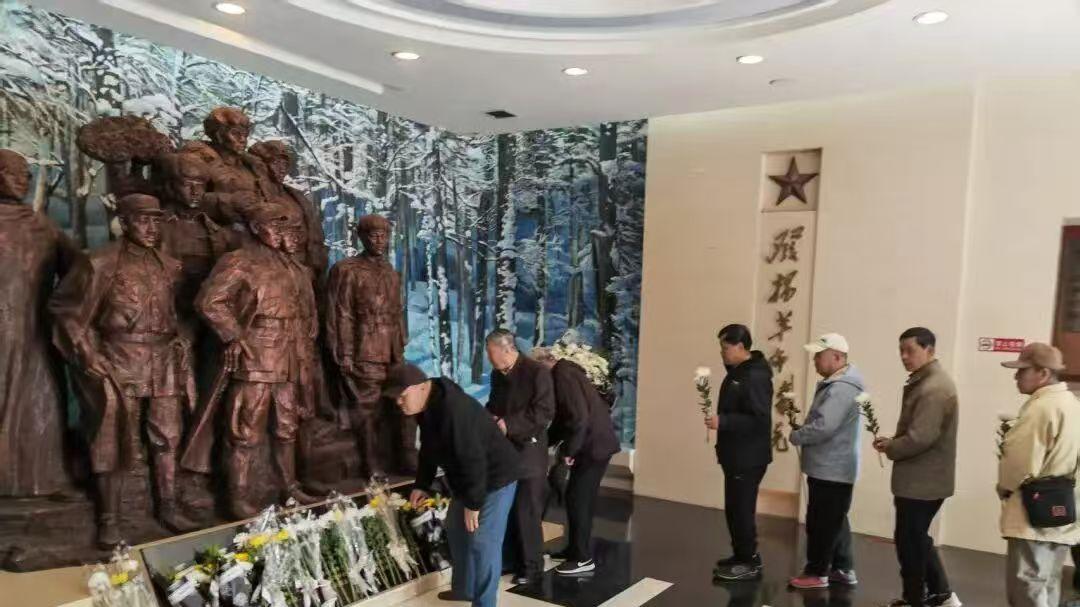 明山区育红社区关工委 开展清明祭英烈主题纪念活动