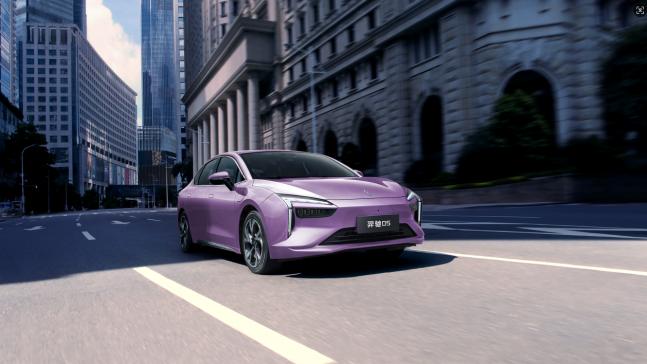 江铃集团新能源易至汽车羿驰05：雨天续航王者