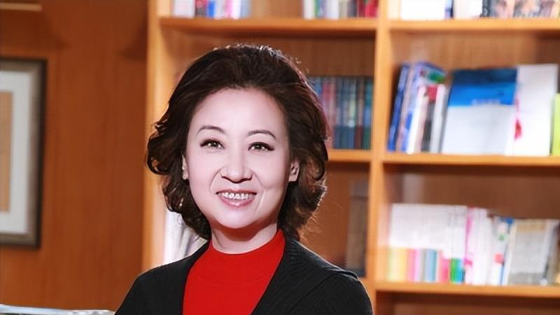 央视张悦：主持《夕阳红》走红，60岁退休，嫁给普通丈夫也幸福