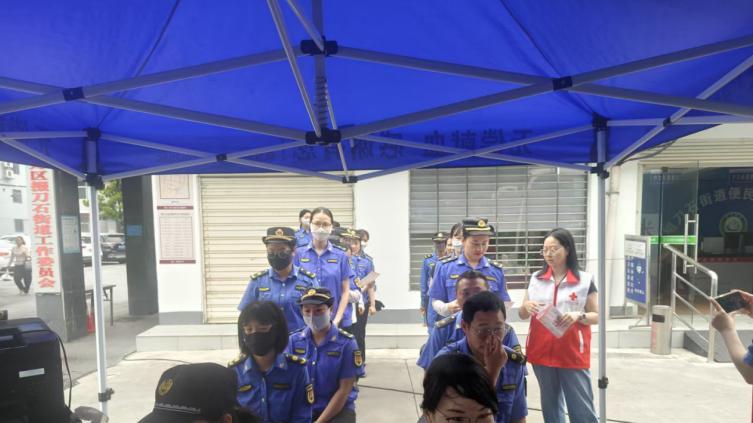 荆门市掇刀石街道综合执法中心组织开展无偿献血活动