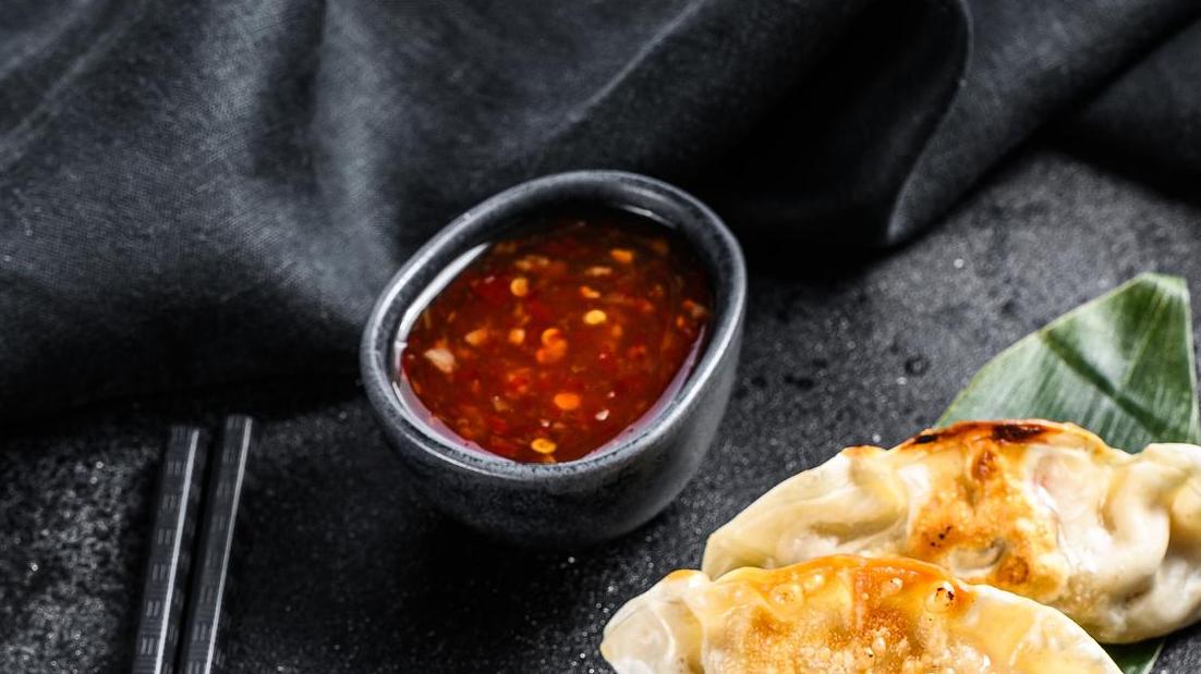 谁懂啊！烧饼铺的西葫芦鸡蛋水煎包，脆底鲜馅太上头